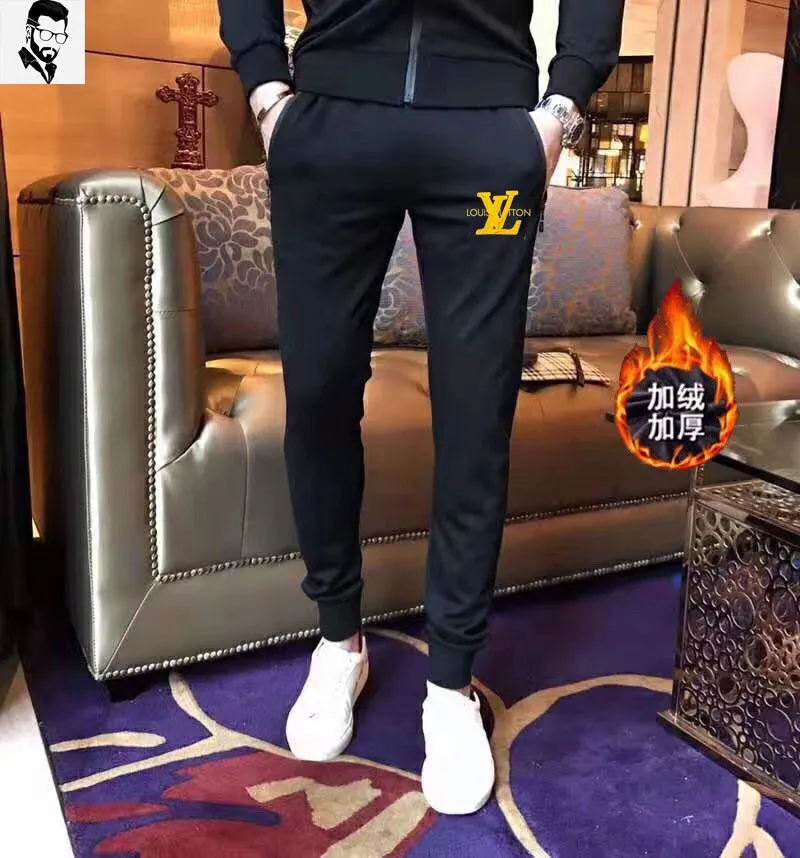 🅿️460 brand [LV Louis Vuitton] (velvet and thickened) 2025 autumn and winter new products, celebrities’ favorite fashion-flavored casual suits, clean and neat tailoring, full of urban style. Made of high-quality customized fabrics, the inner warmth is excellent, the hand feels soft and dry, and the upper body effect is crisp and stylish. The three-dimensional cutting process and the pattern are all of high standards, and the silhouette version has the right benefits! It is not tight at all, and you feel good when you wear it. So many top-quality raw materials create high-end products with unparalleled value. It is the first choice for high-end fashion people. (Size: M-4XL can wear up to 200 pounds)